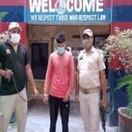 पुलिस की गिरफ्त में आरोपी युवक