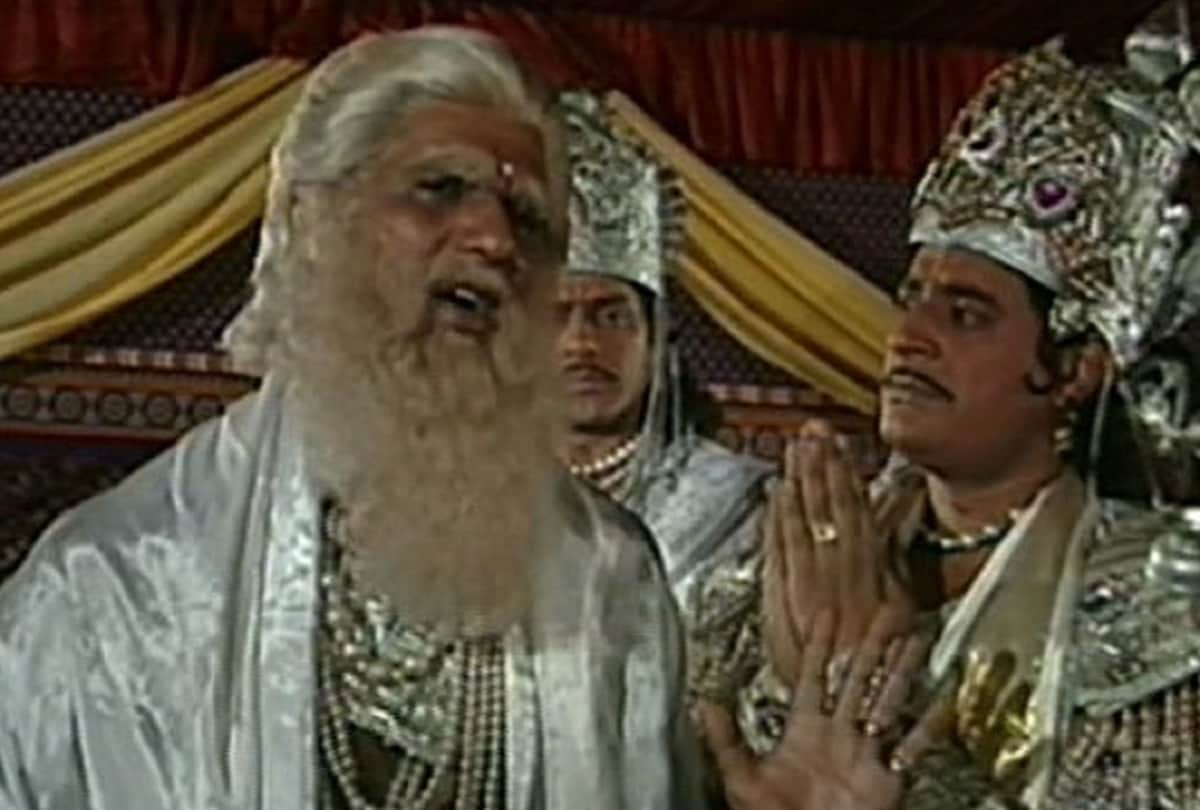 Mahabharata actor Mukesh Khanna have angry on Gajendra Chauhan over kapil sharama show