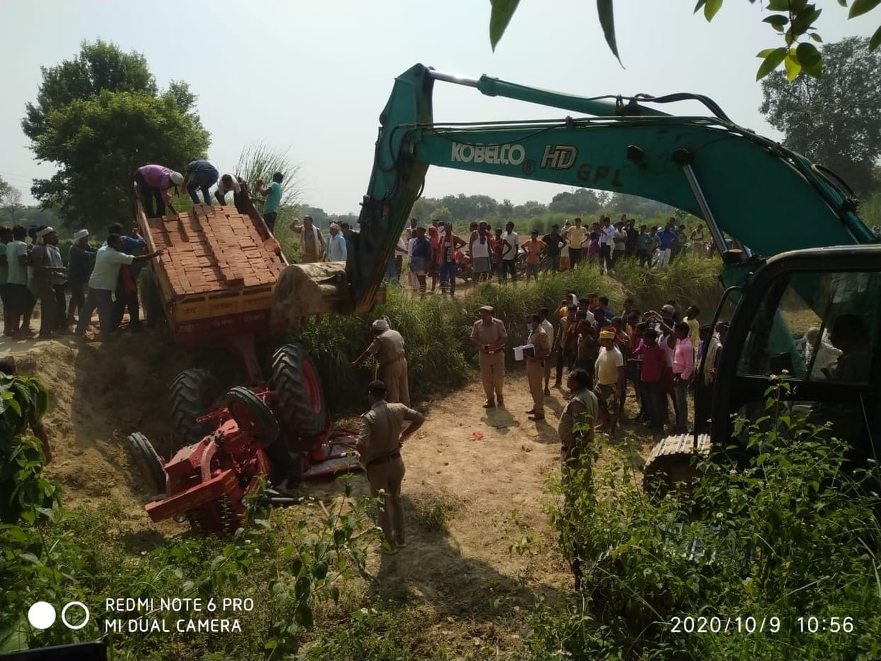 Brick Loaded tractor overturns, two including driver dead