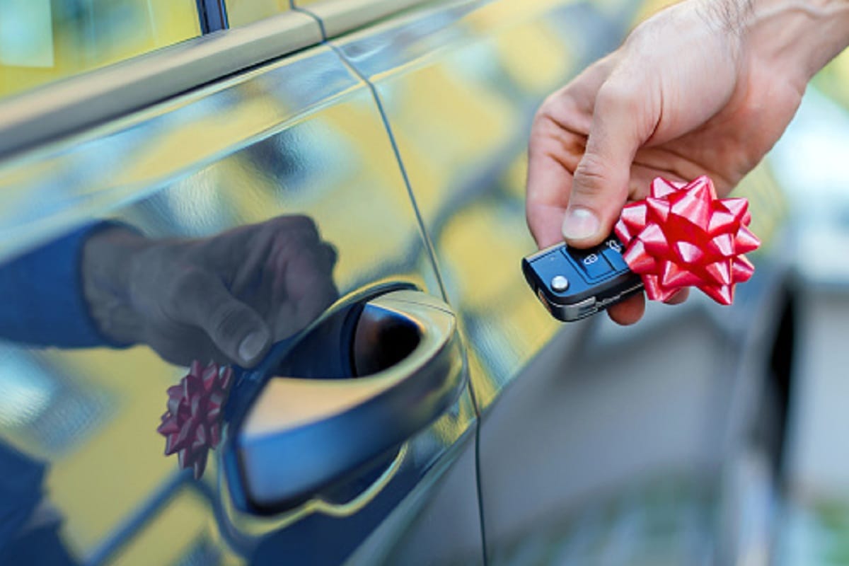 Passenger vehicle sales rose for the second consecutive month