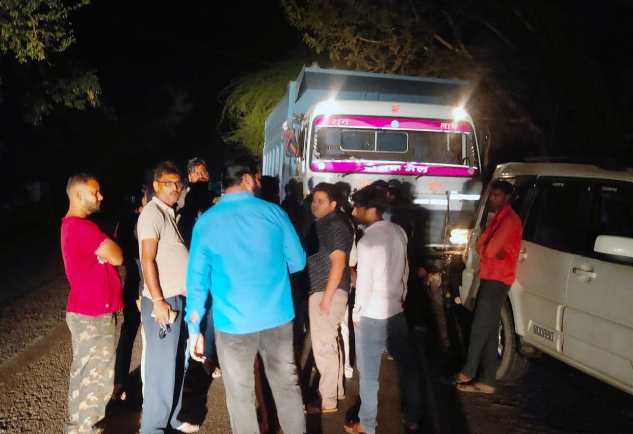Ballast loaded dumper caught without ravanna