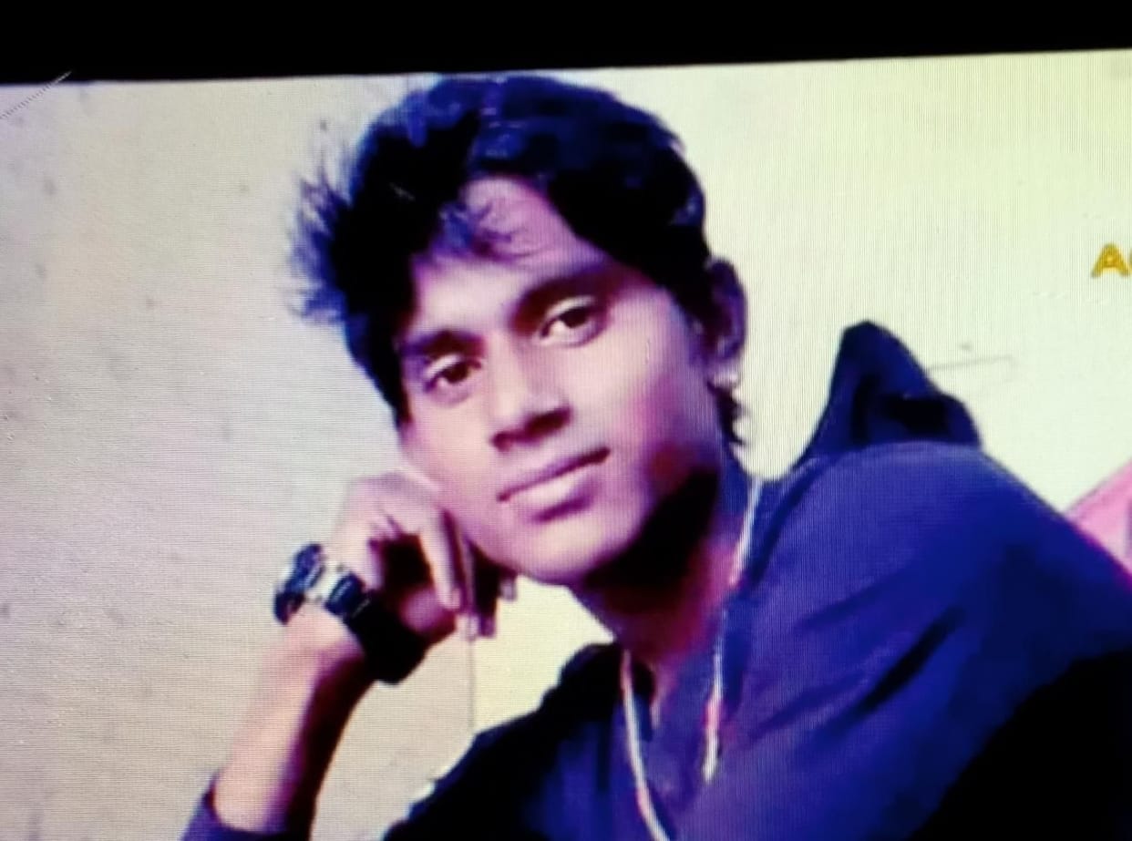 trak kee takkar se baik savaar kee maut, do ghaayal
