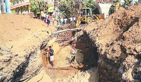 Carefully cut pipeline in Chaupula and Kalibari