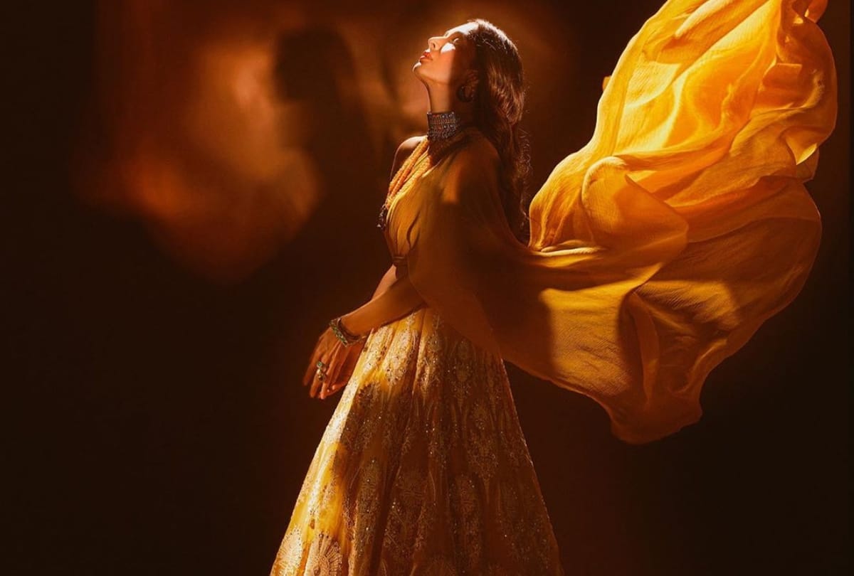 malaika arora latest hot stylish glamorous images wallpaper photo in yellow lehenga
