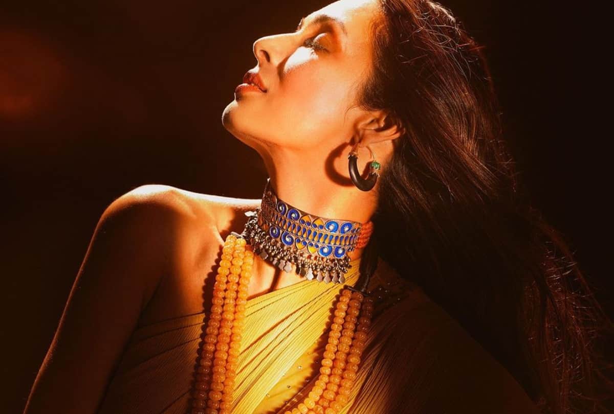 malaika arora latest hot stylish glamorous images wallpaper photo in yellow lehenga