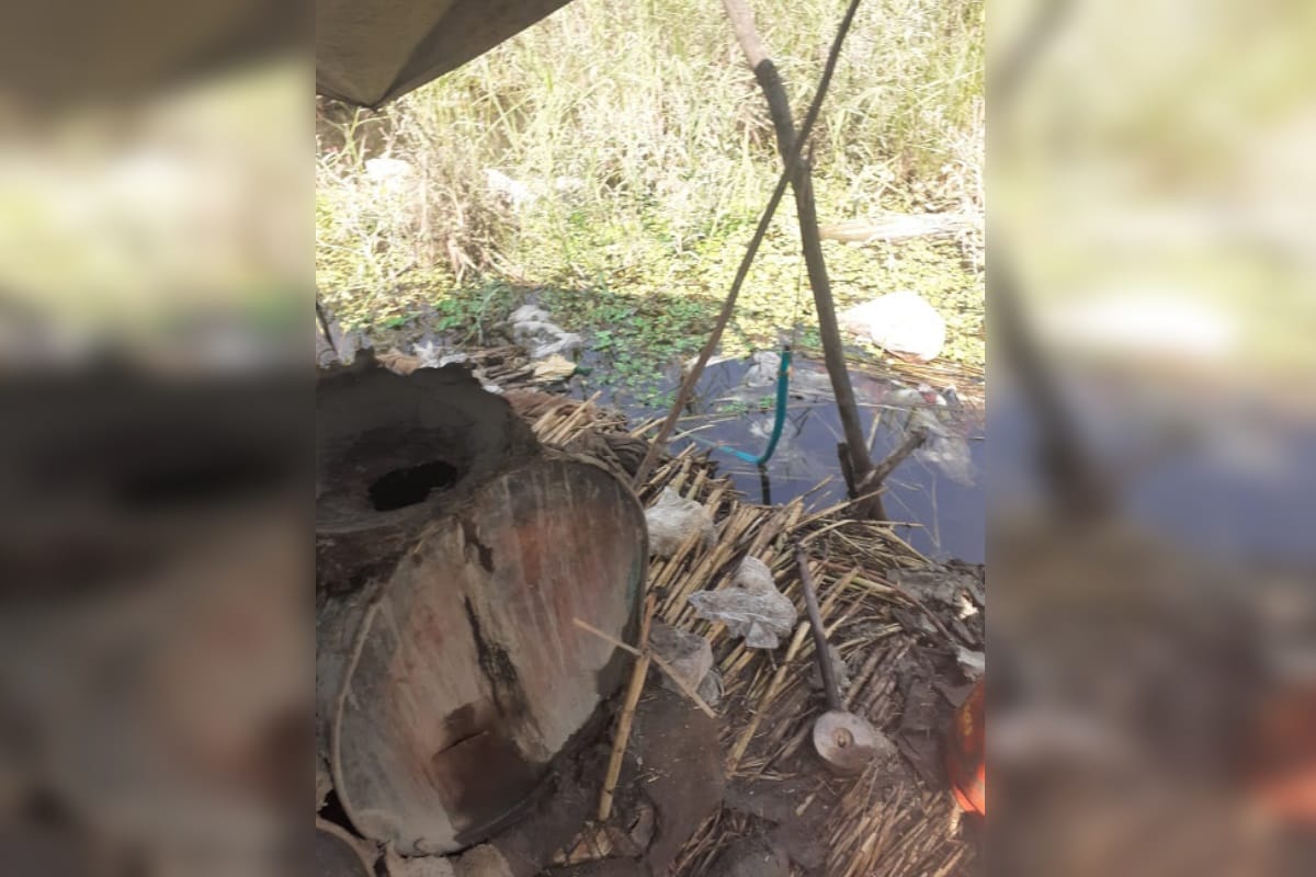 Meerut News: Police recovered six thousand liters, broken furnaces