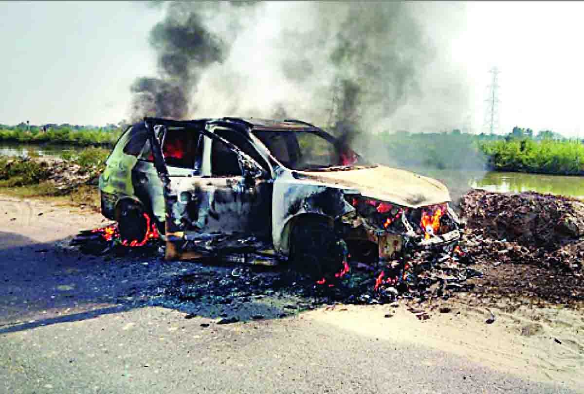 Fire on moving car in Etawah
