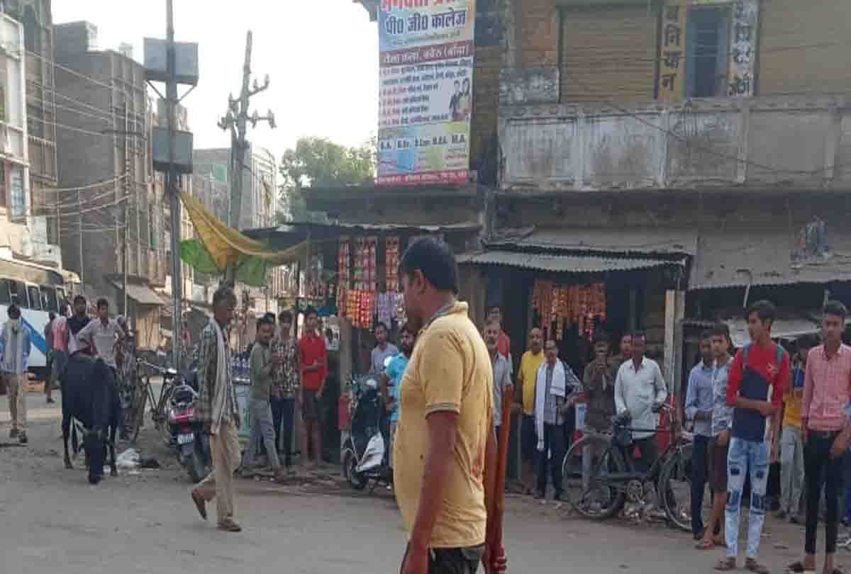 A severed head in one hand, a eunuch reached the police station with a furs in the other