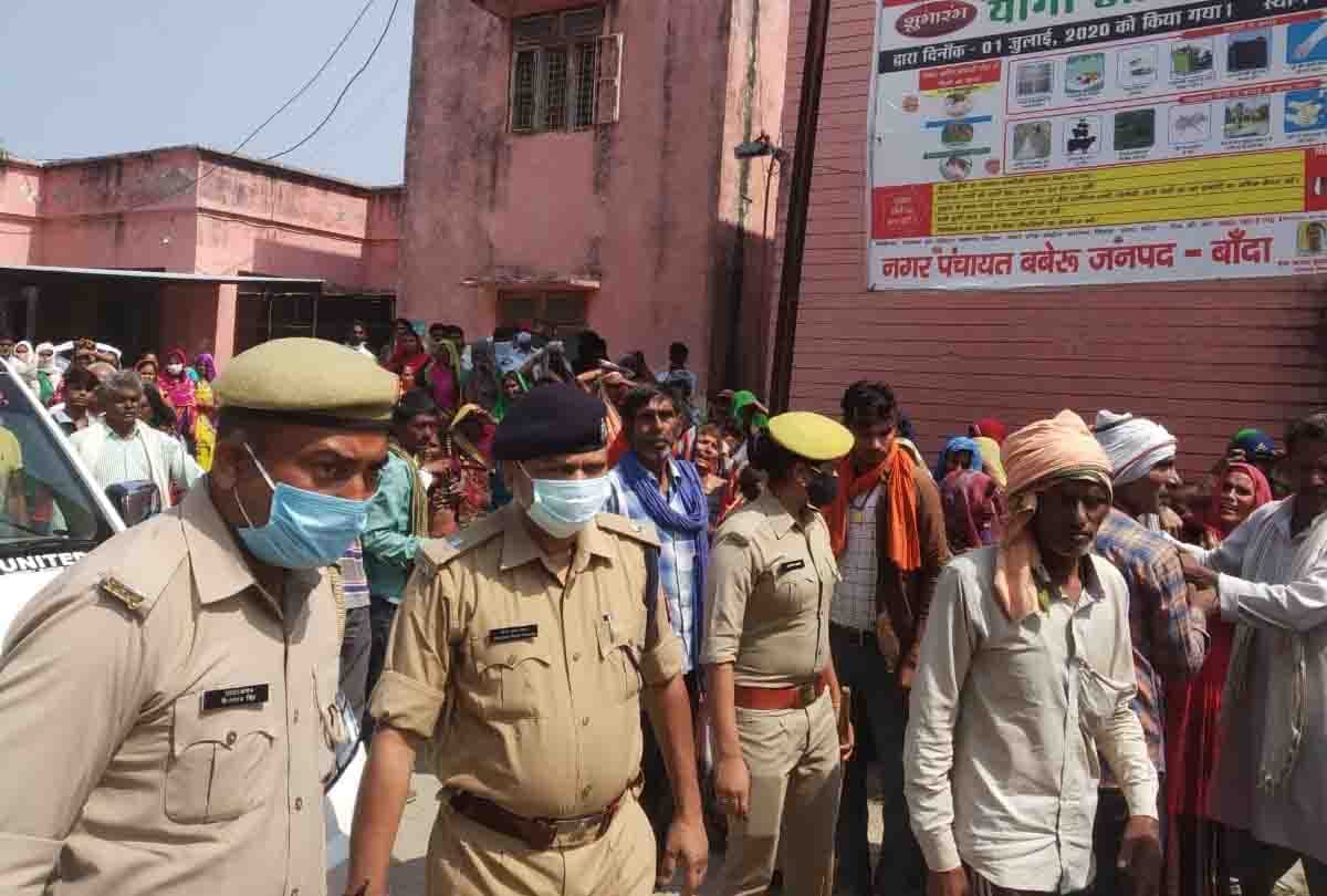A severed head in one hand, a eunuch reached the police station with a furs in the other