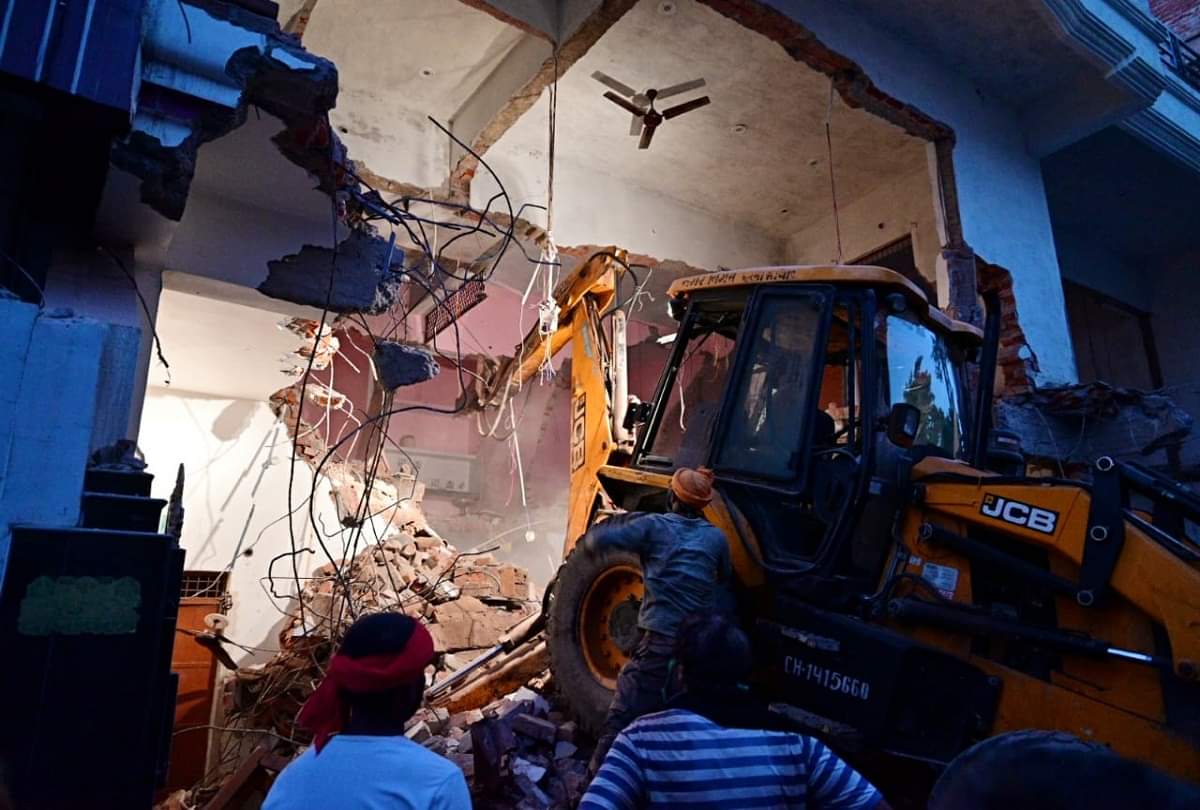 Now PDA bulldozer run at Chhota Rajan's Close Rajesh Yadav in Prayagraj