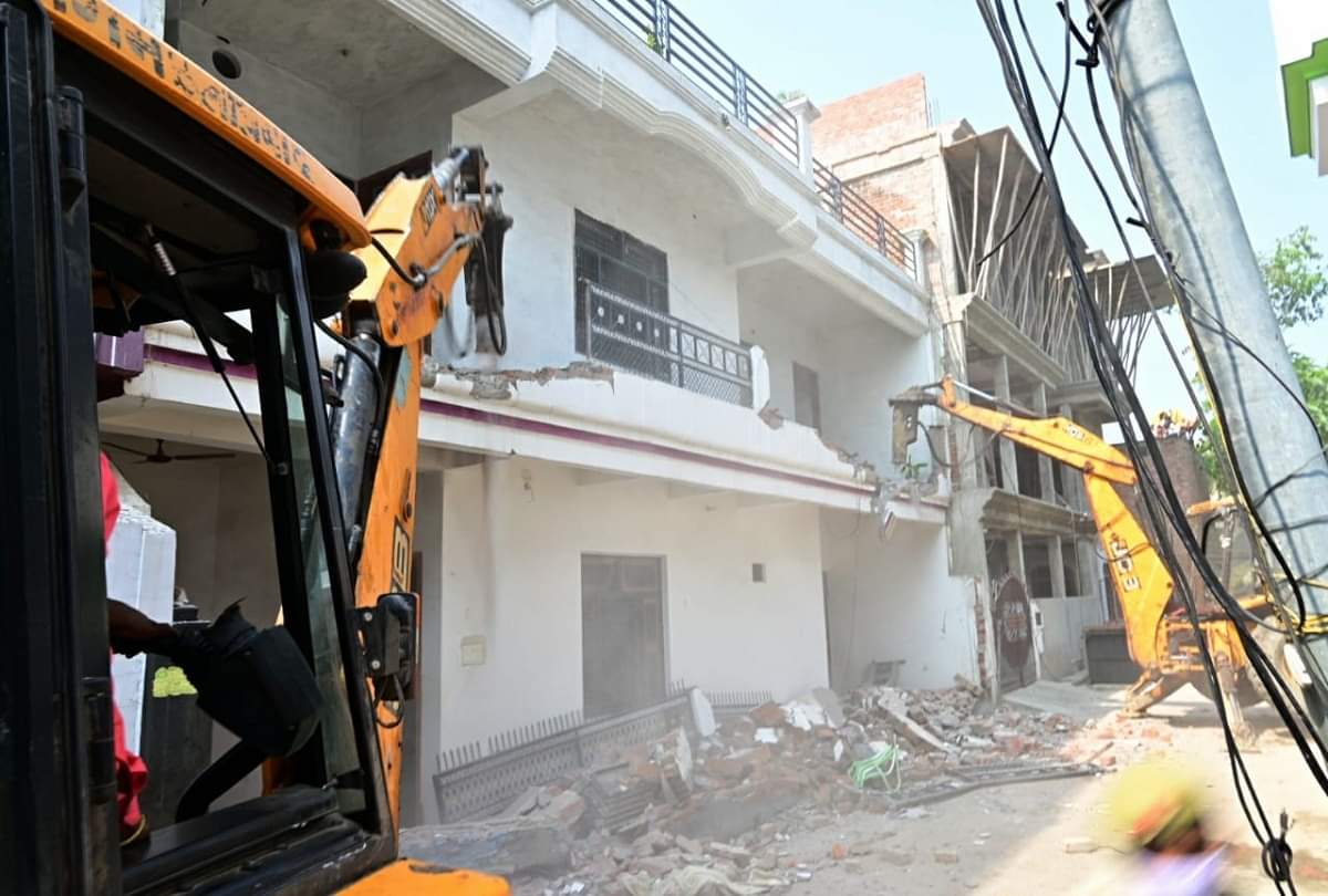 Now PDA bulldozer run at Chhota Rajan's Close Rajesh Yadav in Prayagraj