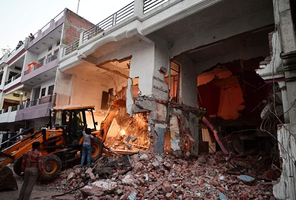 Now PDA bulldozer run at Chhota Rajan's Close Rajesh Yadav in Prayagraj