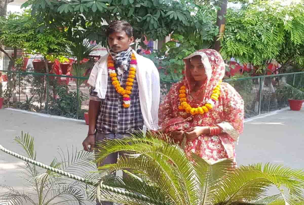 Lover couple reached Kotwali after getting married in temple