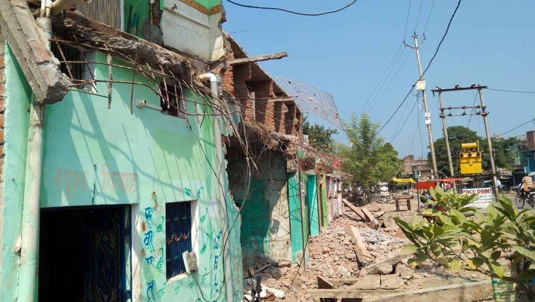 The homeowners themselves are breaking their homes in banda
