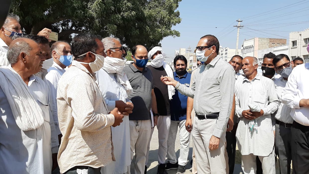 Deputy Commissioner visits the grain market