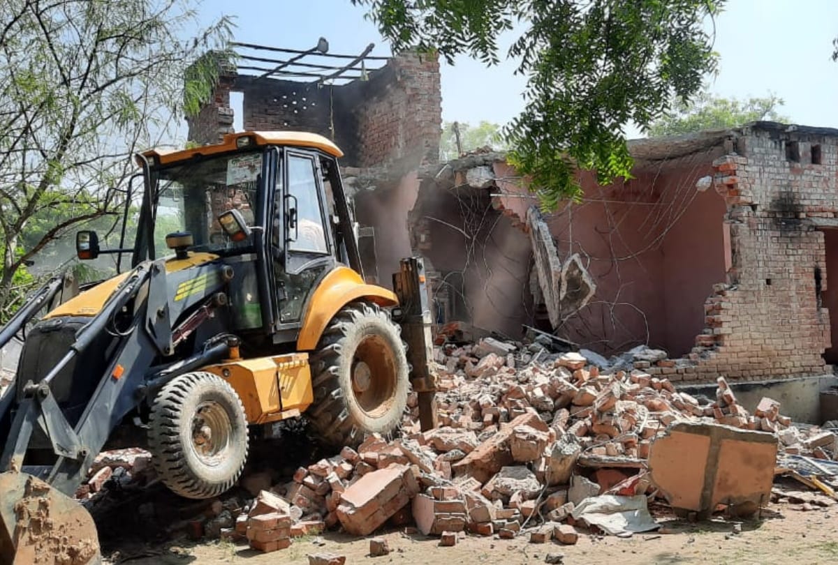 Administration removed possession from Gram Sabha land in deoria