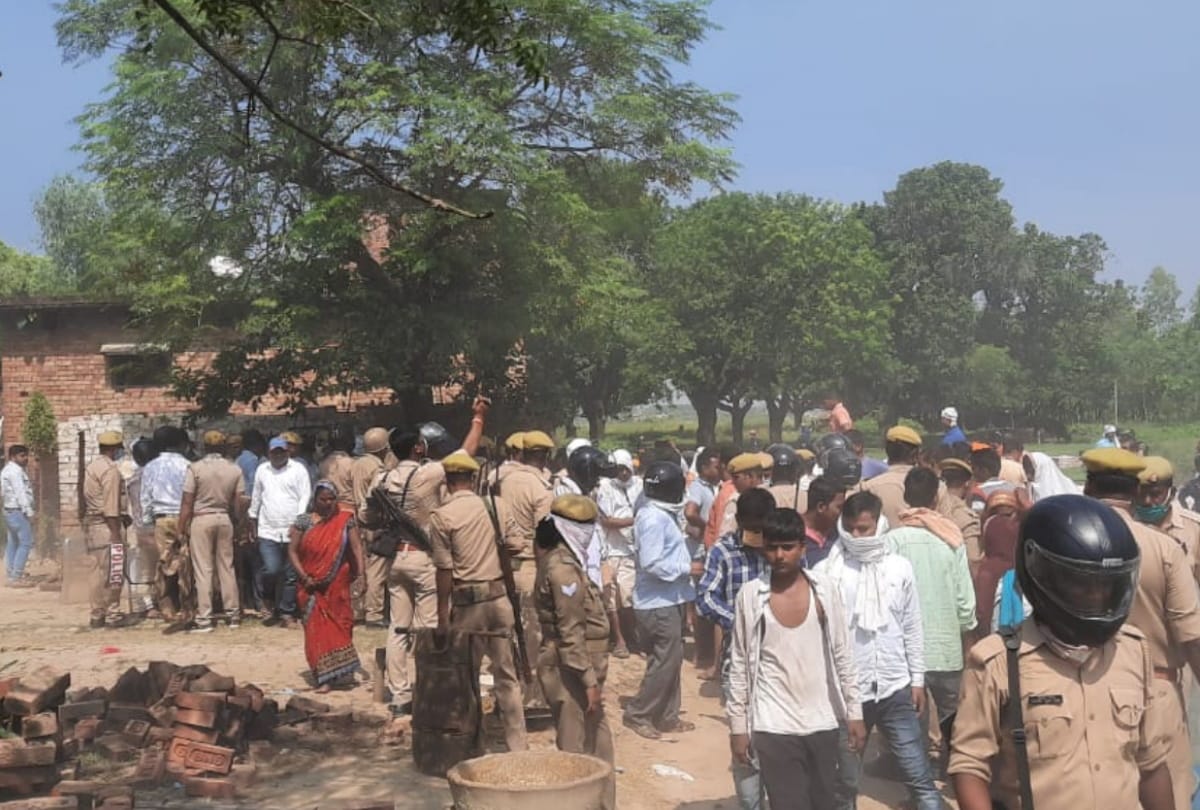 Administration removed possession from Gram Sabha land in deoria
