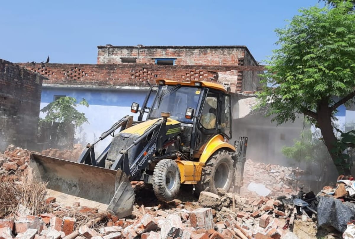 Administration removed possession from Gram Sabha land in deoria