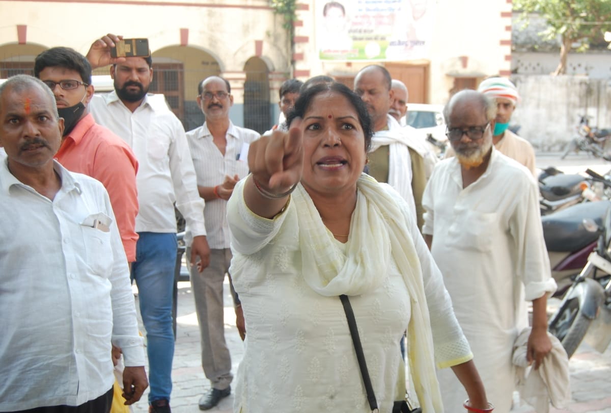 female leader slaps Congress national secretary in deoria