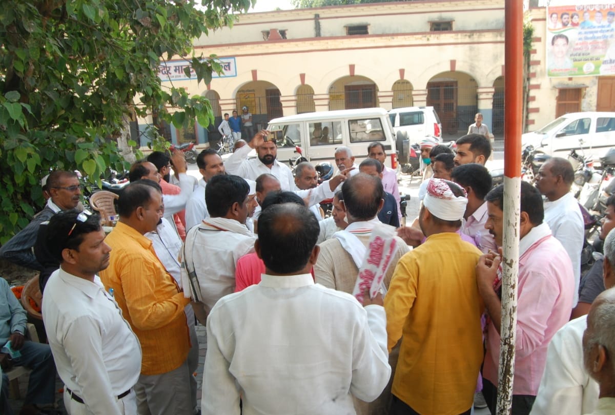 female leader slaps Congress national secretary in deoria