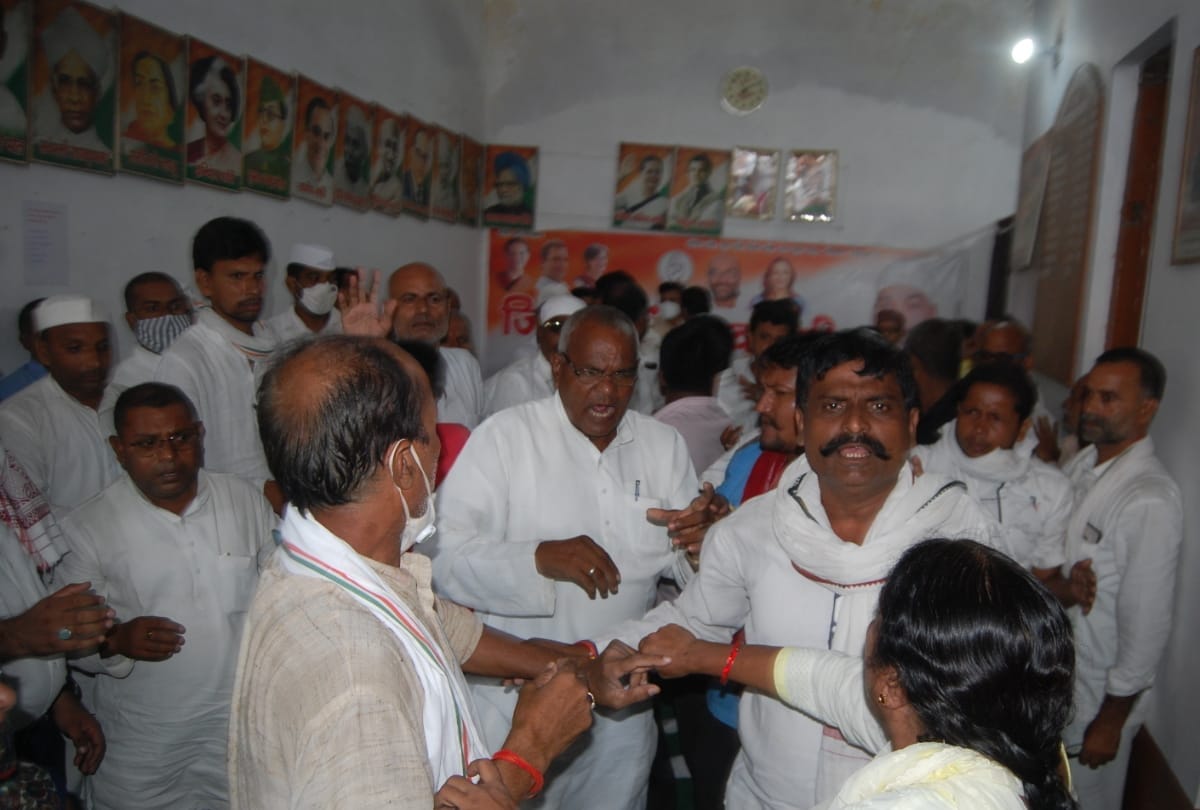 female leader slaps Congress national secretary in deoria