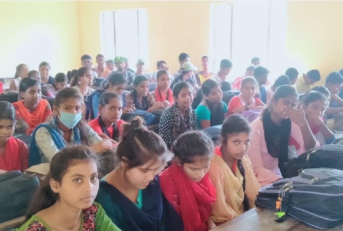 SDM raided on Coaching center was running in college campus Deoria