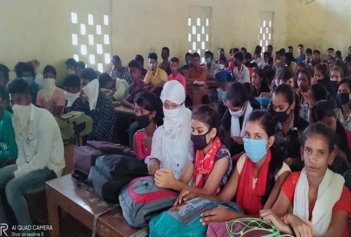 SDM raided on Coaching center was running in college campus Deoria
