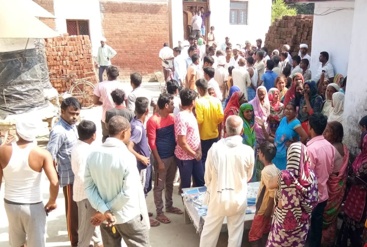 girl student dead in suspicious condition in kushinagar