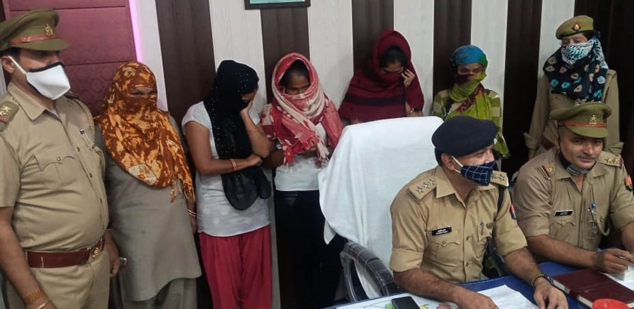 Four women arrested for stealing cash from a bag