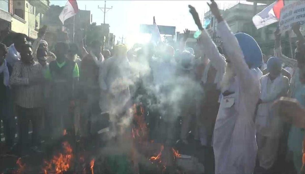 Farmer movement divided into two groups to protest against agricultural laws