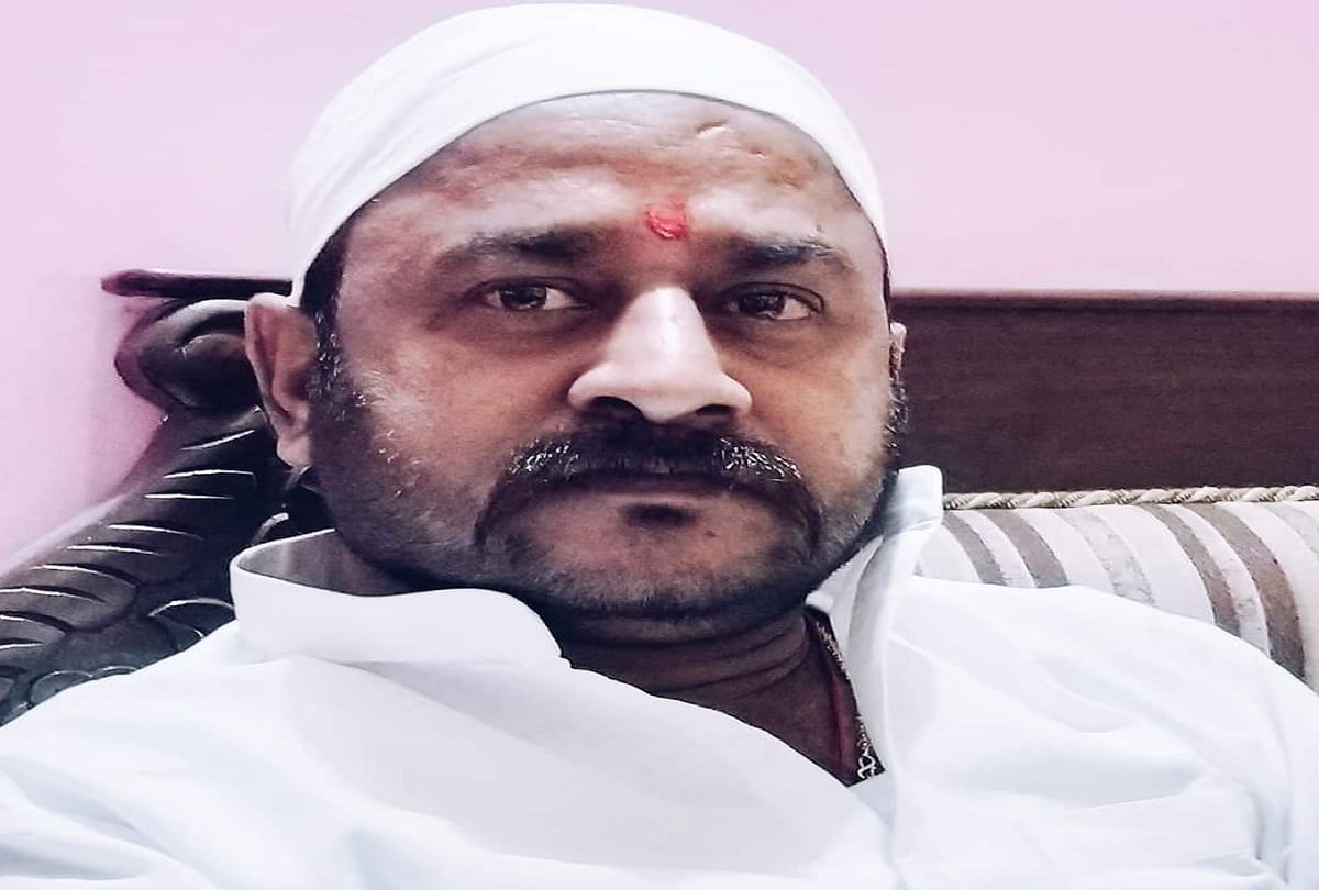 Rajesh Yadav joined the Mumbai underworld after the abduction of Dr. Karthikeya Sharma
