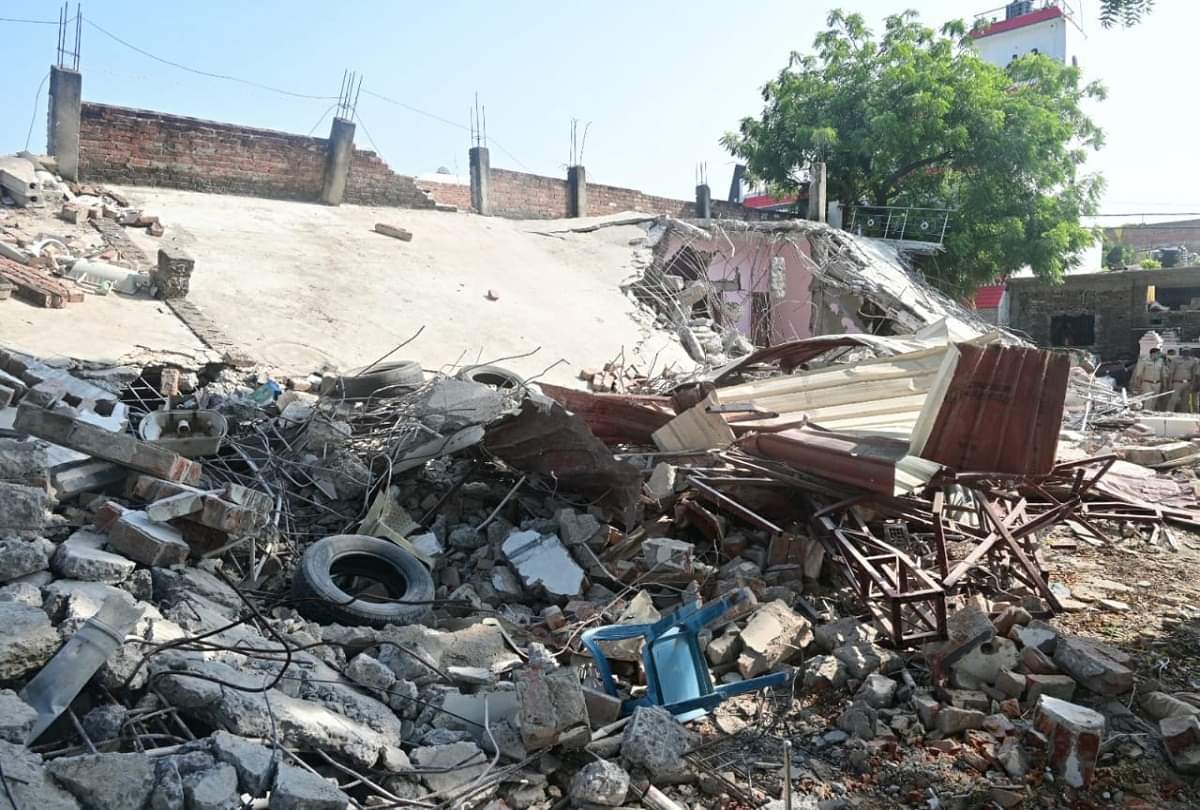 Prayagraj News Prayagraj News : After Rajesh Yadav, Ateeq Ahmed, Dilip Mishra PDA demolished History Sheeter Baccha passi house -