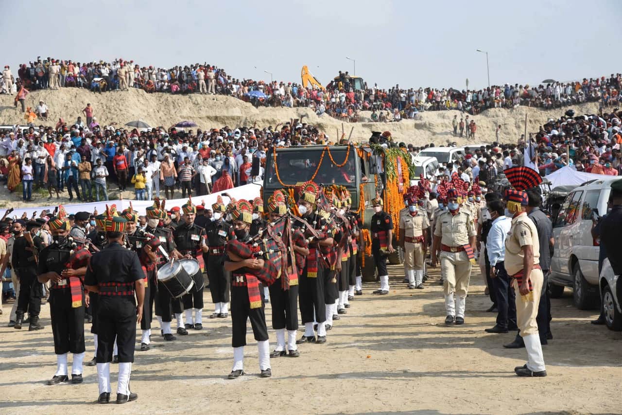 ram vilas paswan cremation in patna, see photoes