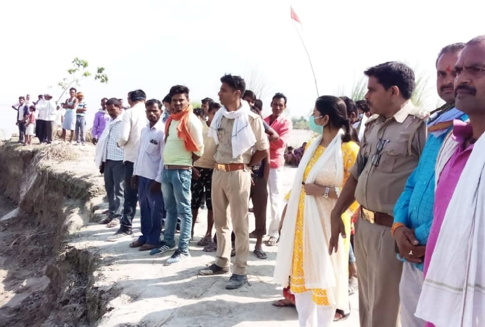 A father drowned in ghagra river while saving his son in Sitapur.