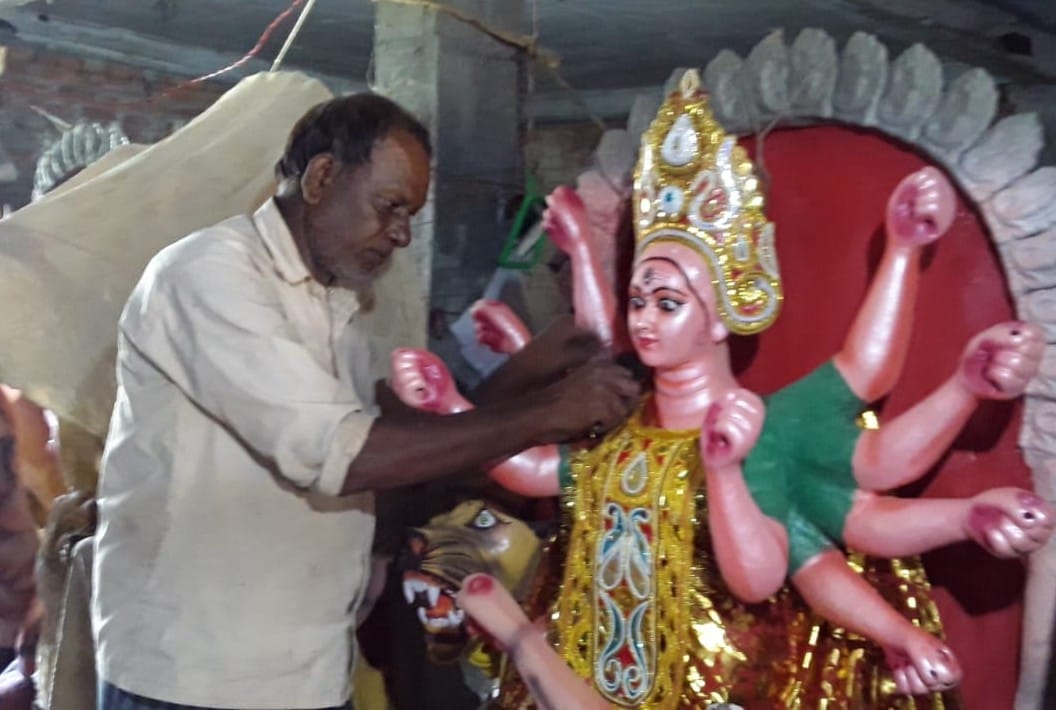 Sculptor engaged in finalizing the statues on Navratri