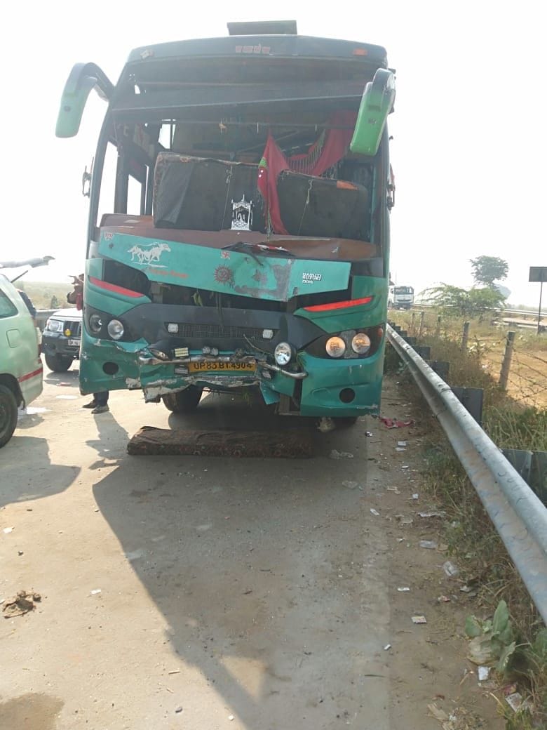 Hathras: Bus overturned on Yamuna Expressway, three dead