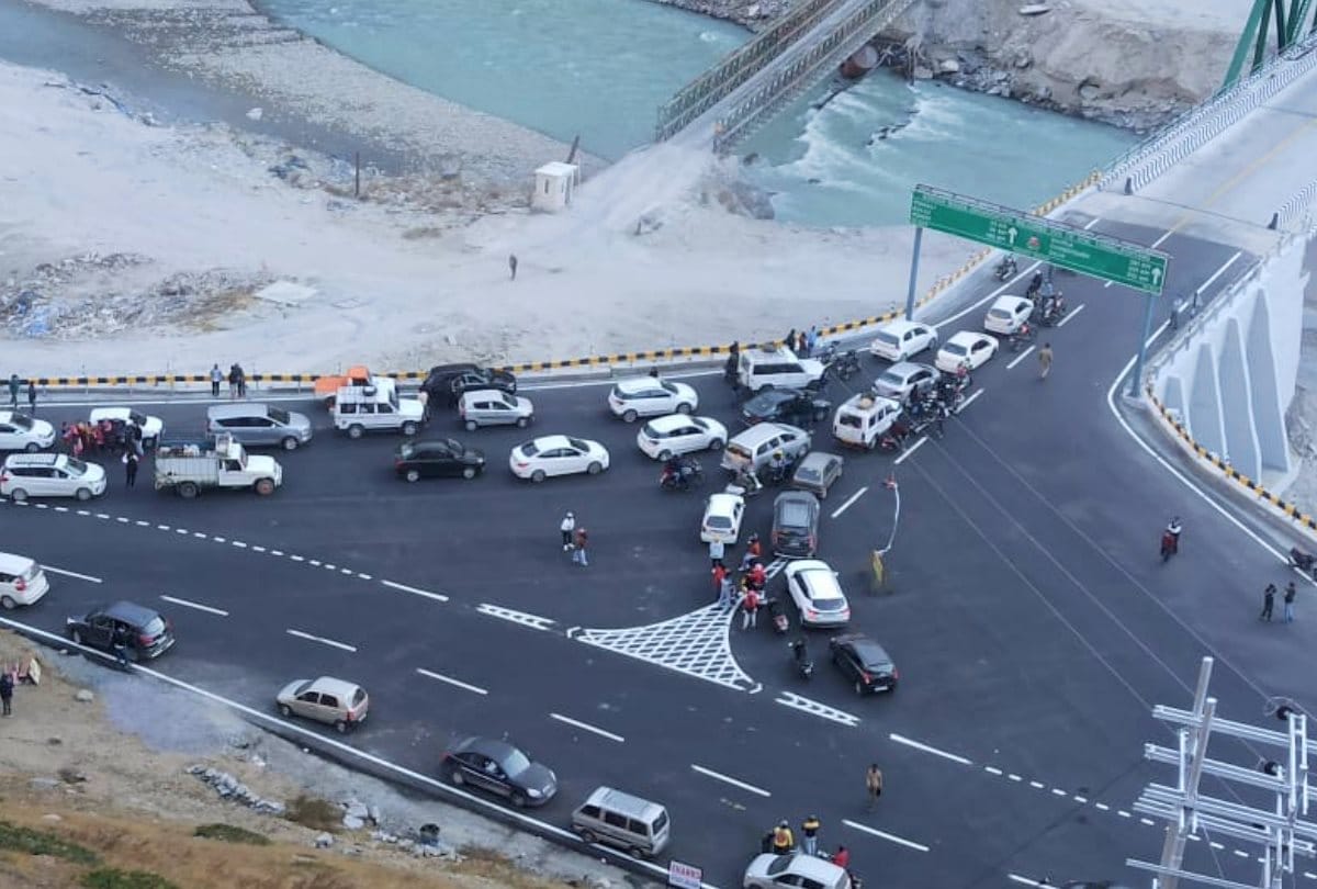 Himachal News: Tourist reached to see atal tunnel rohatng at weekend