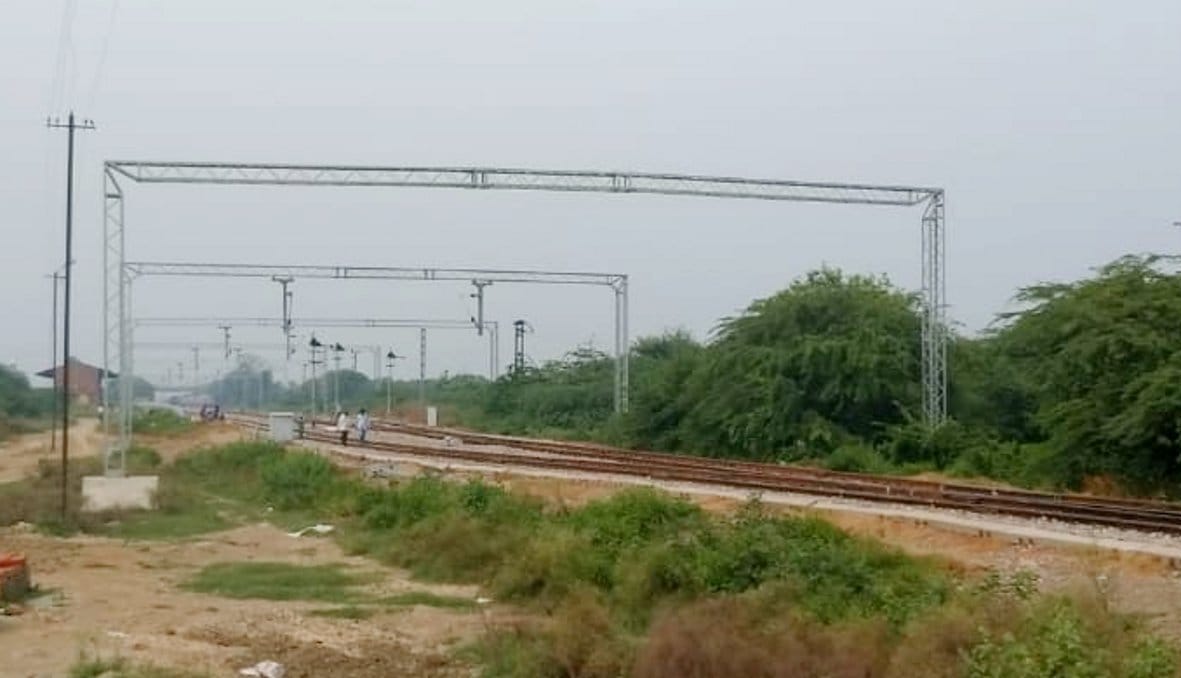 Electric train will run till Shamli in the first phase, gift will be given in December
