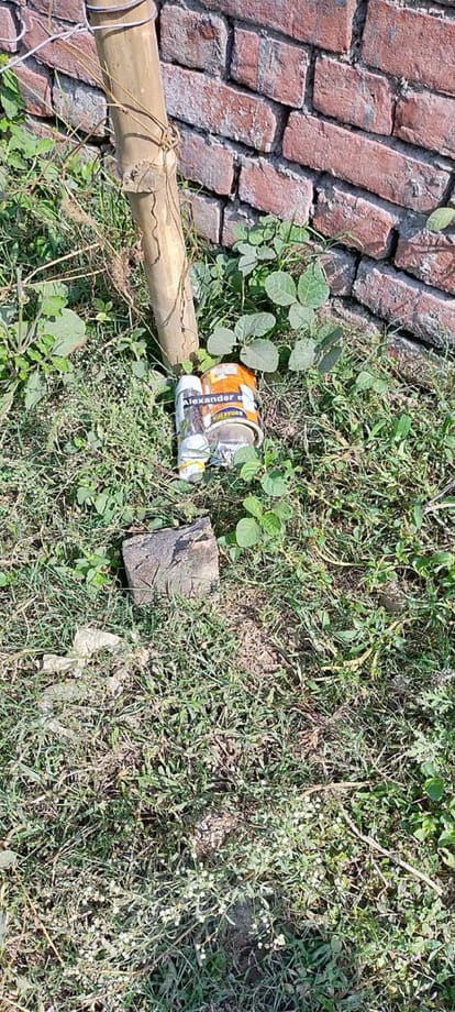 Bomb Case in Bhadohi police gathering evidence team reached Rampur Kayasthan for investigation