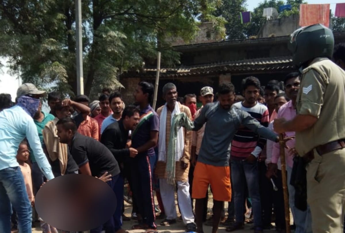 wife died and husband injured in road accident at deoria