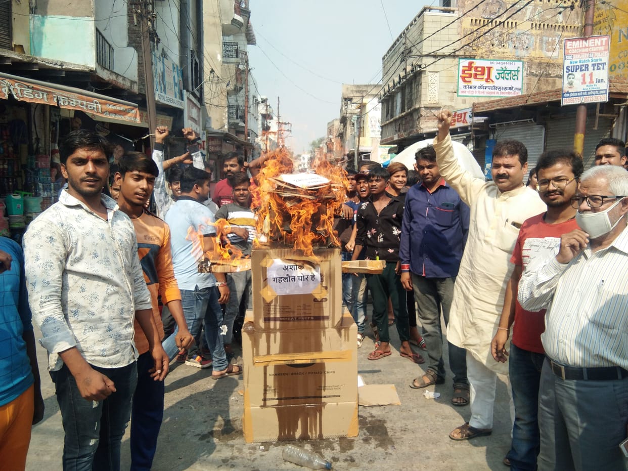 Hathras: Rajasthan's CM's effigy burnt in protest against priest's murder