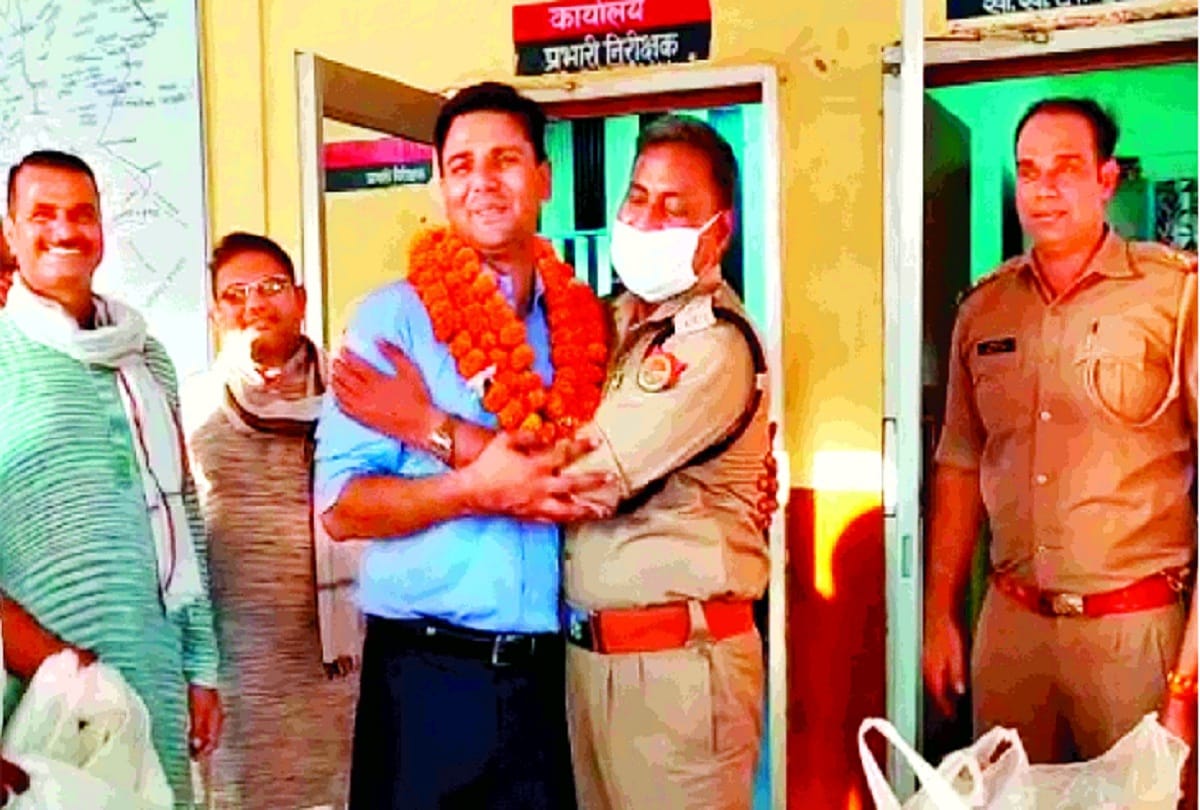 suspended Kotwal farewell IPS Amitabh Thakur says Never seen such farewell before aligarh