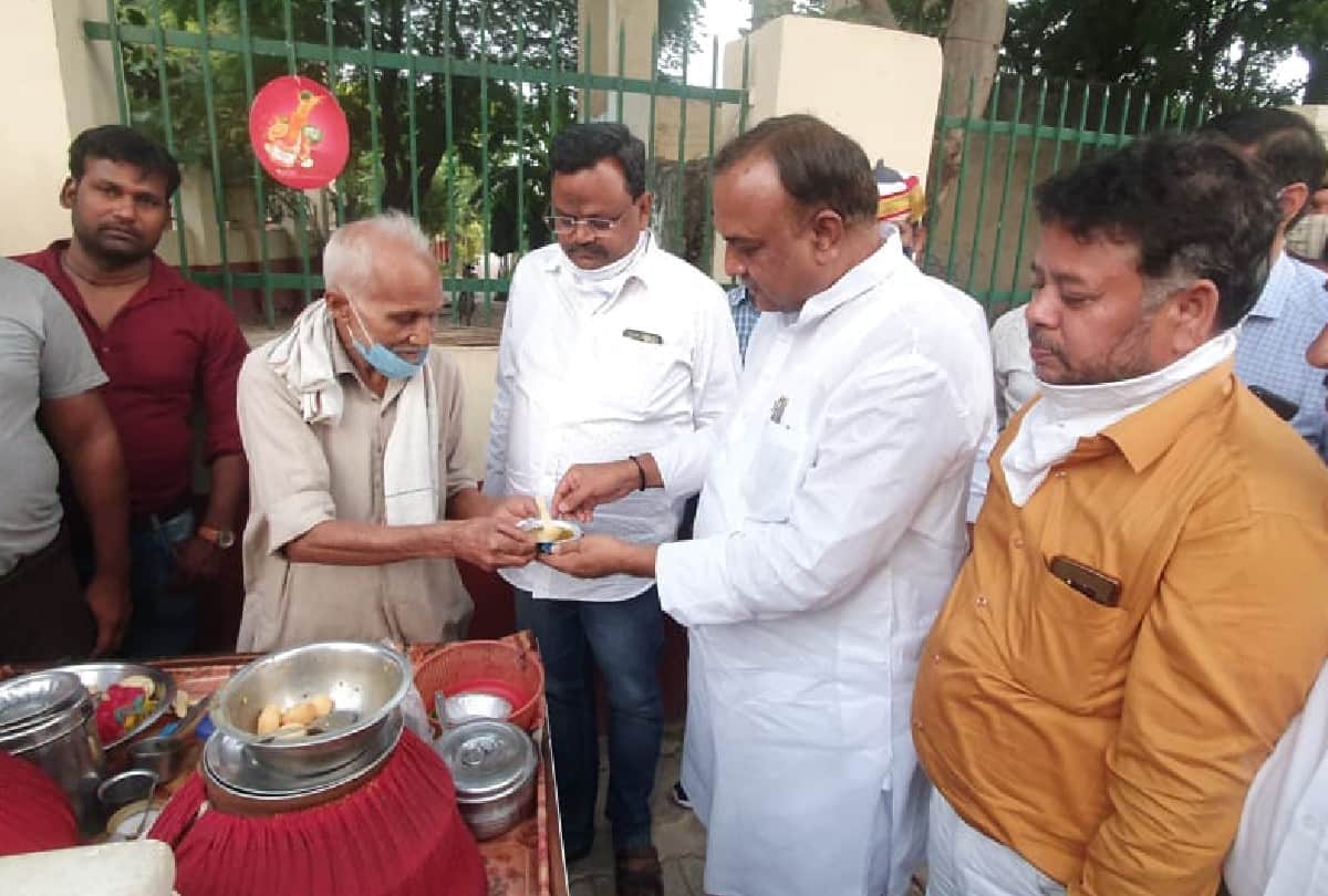 kanji bade wale baba agra mayor Naveen Jain promised to get the stall