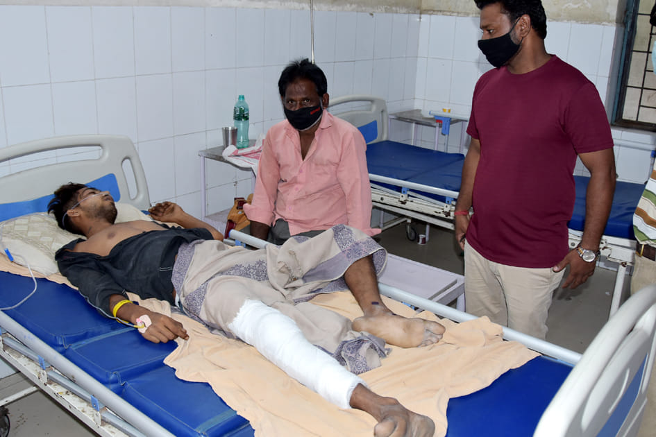 Youth dies after falling from fourth floor