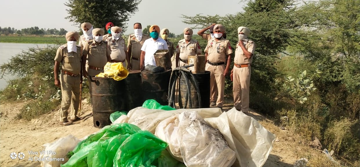 45 thousand liters of raw liquor caught from Sutlej river in Ferozepur