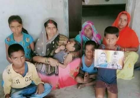 family waiting for kidnappig in libya