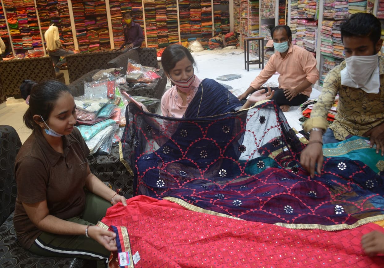 cloths market come back in festiv season
