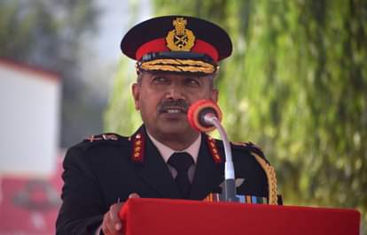 श्रीनगर के जैकलाई रेजिमेंट सेंटर में शनिवार को पासिंग आउट परेड के दौरान संबोधित करते चिनार कॉर्?