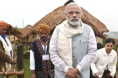 PM Modi distributed property card to the property owners