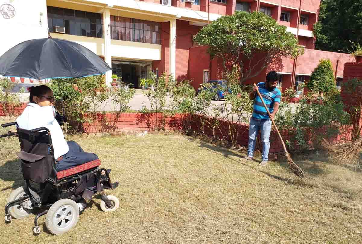 Aparajita: Lost her arms and one leg at the age of four, Sarita running computer and mobile without hands